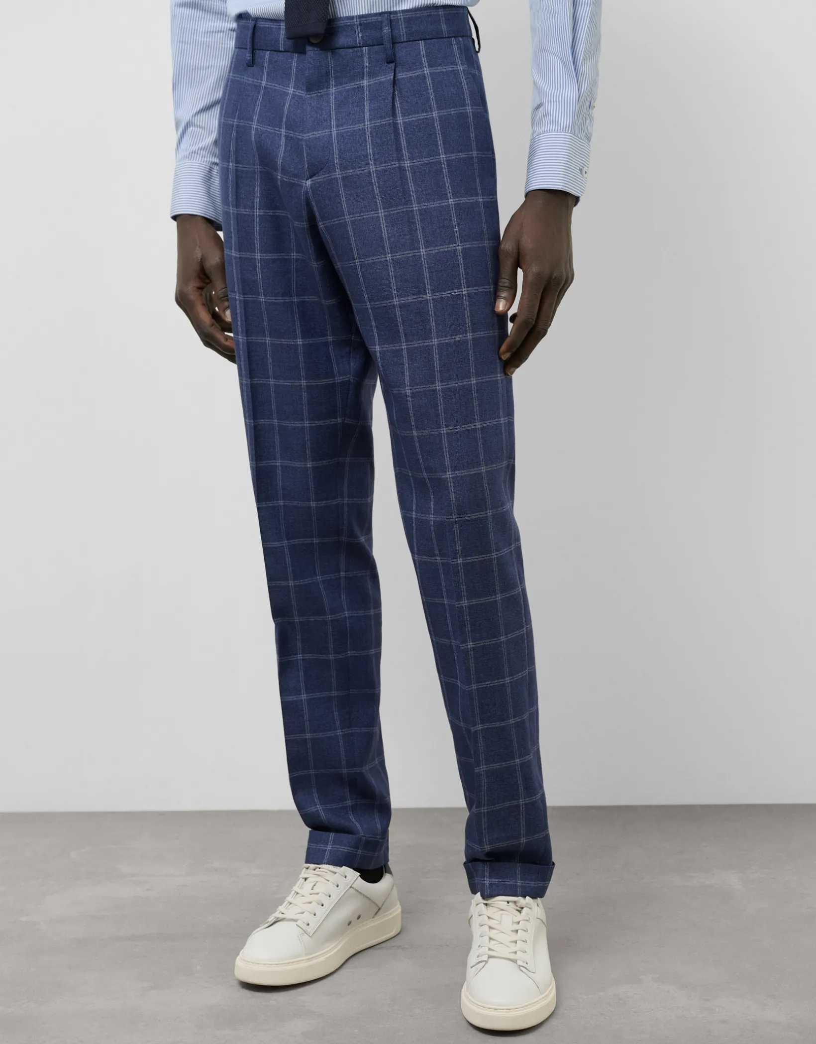 Pantalón pinzas mezcla lana/lino/algodón cuadros azules