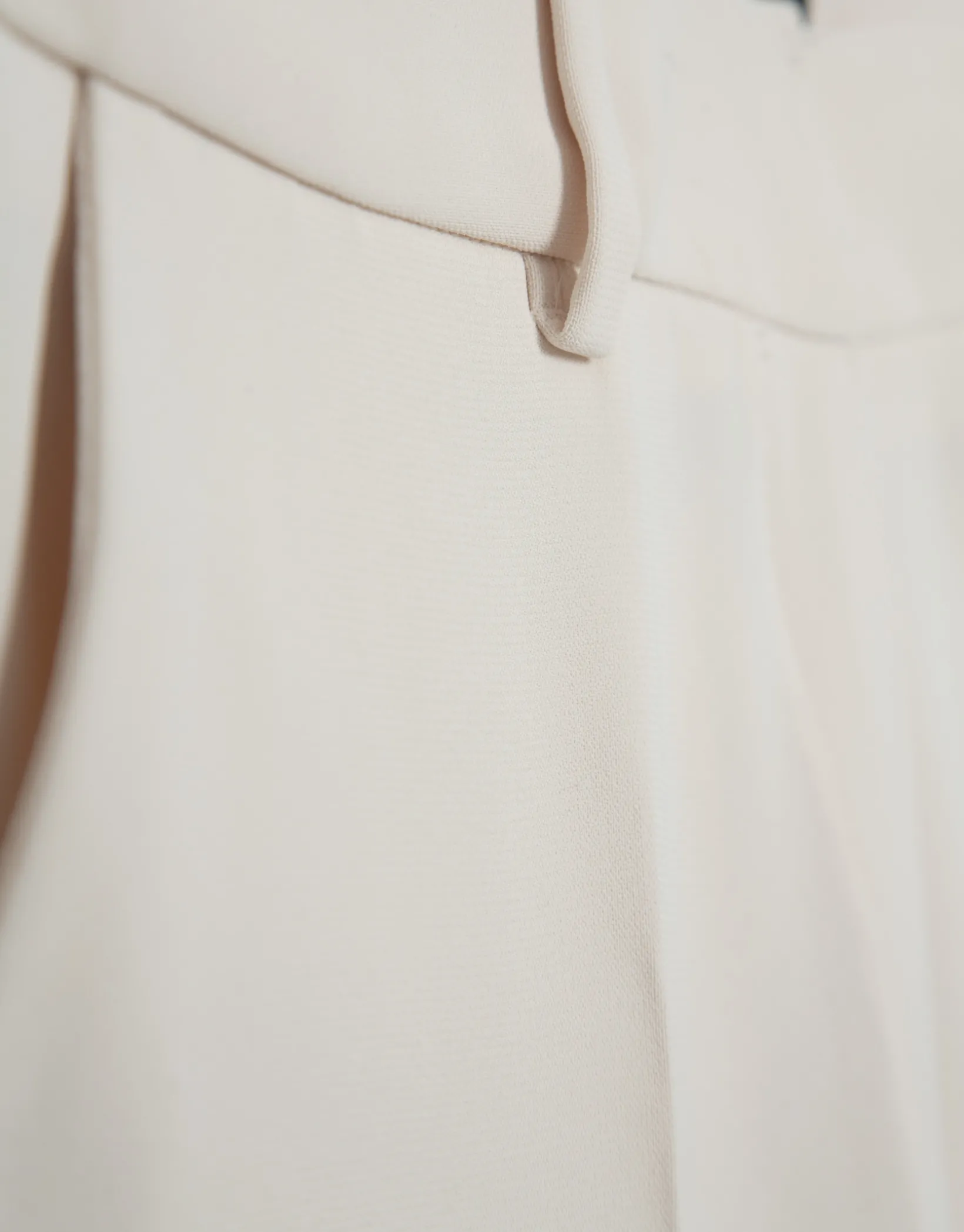 Pantalón recto crepé beige