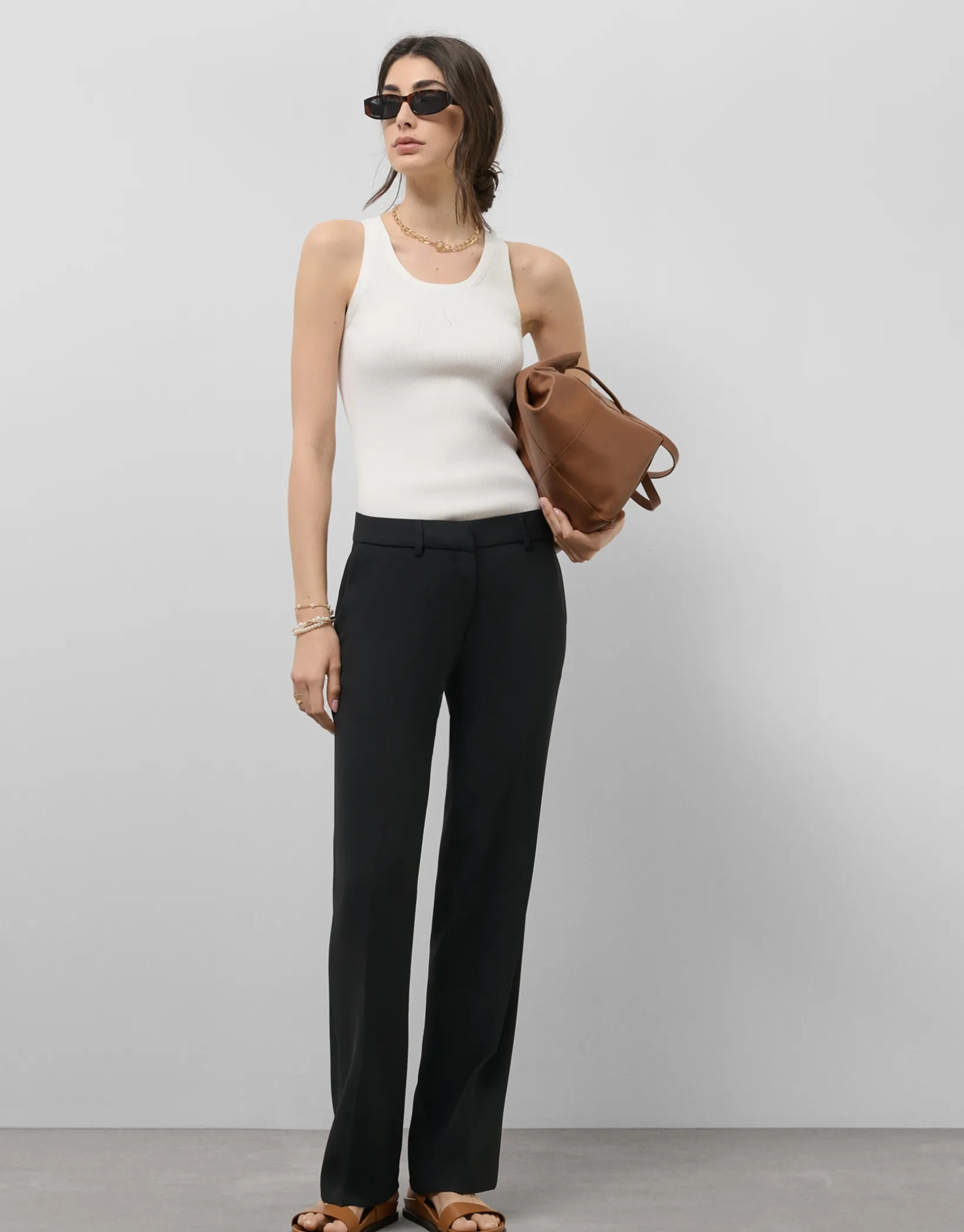 Pantalón recto crepé negro