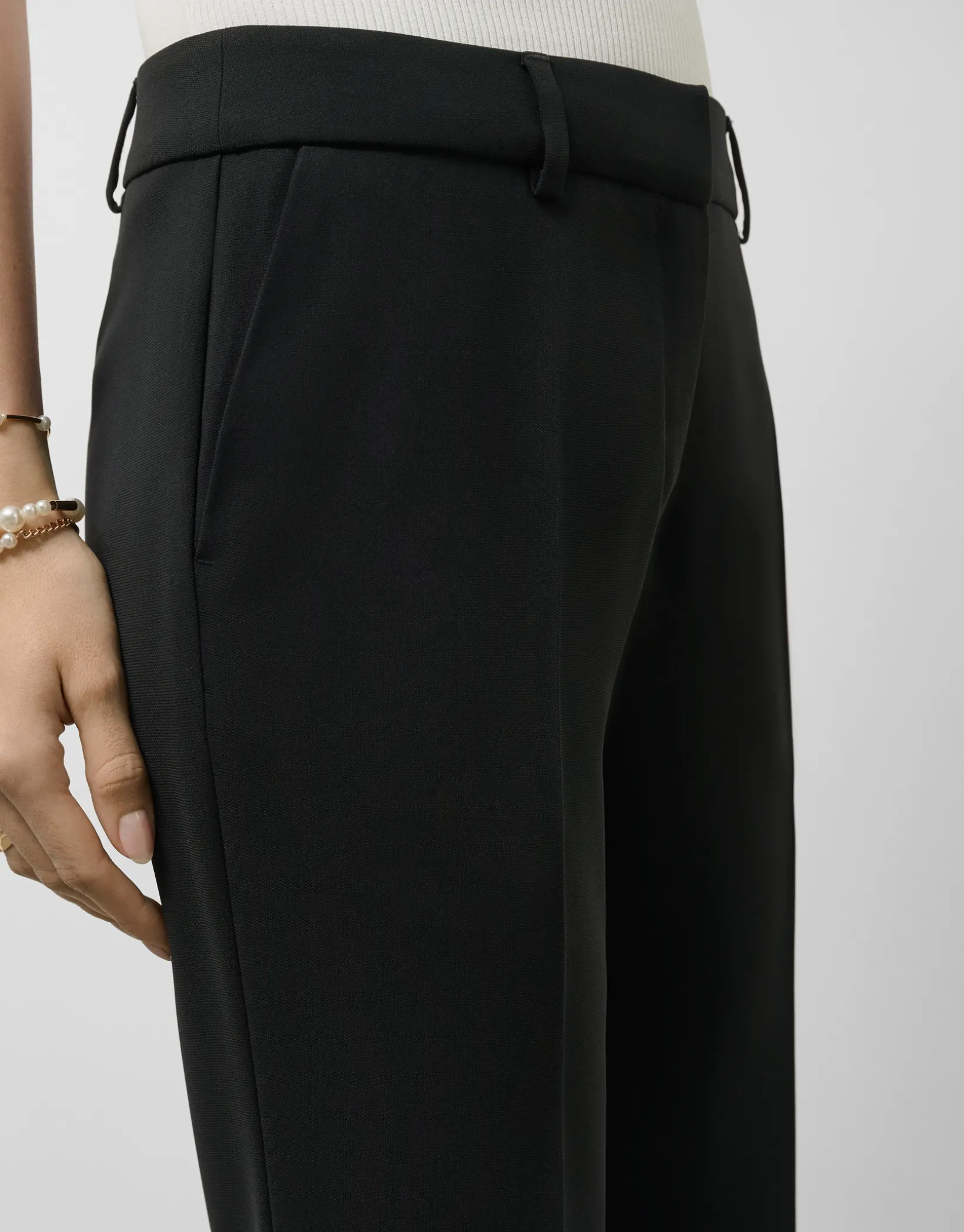 Pantalón recto crepé negro