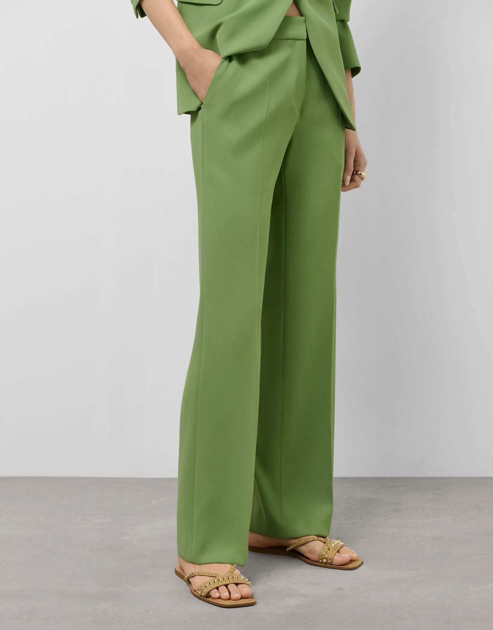 Pantalón recto crepé verde