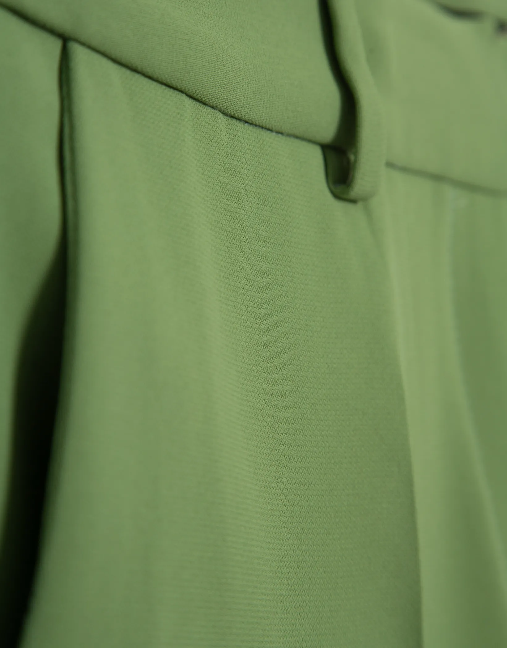 Pantalón recto crepé verde