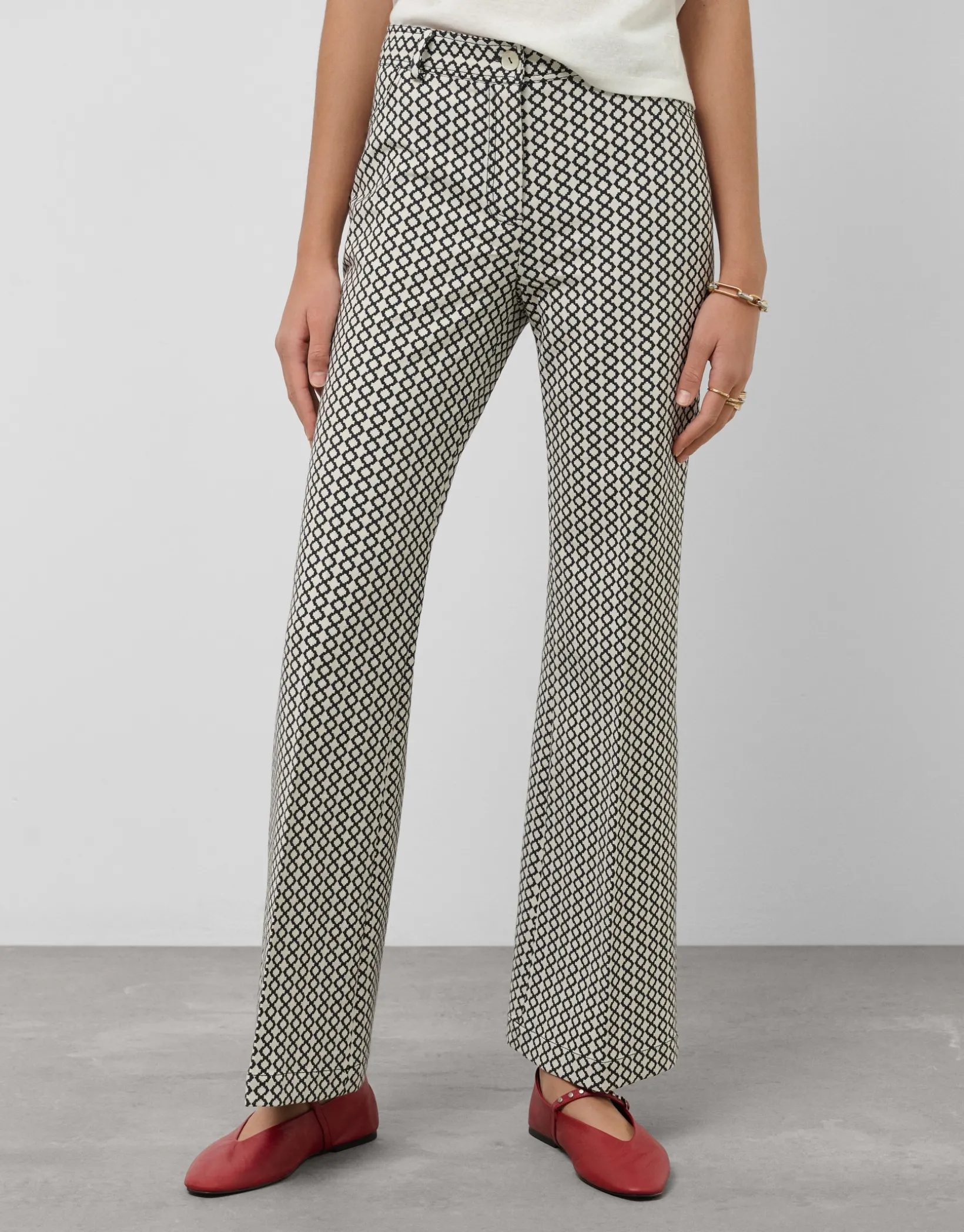 Pantalón recto jacquard geométrico blanco y negro