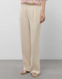 Pantalón recto pinzas crepé beige