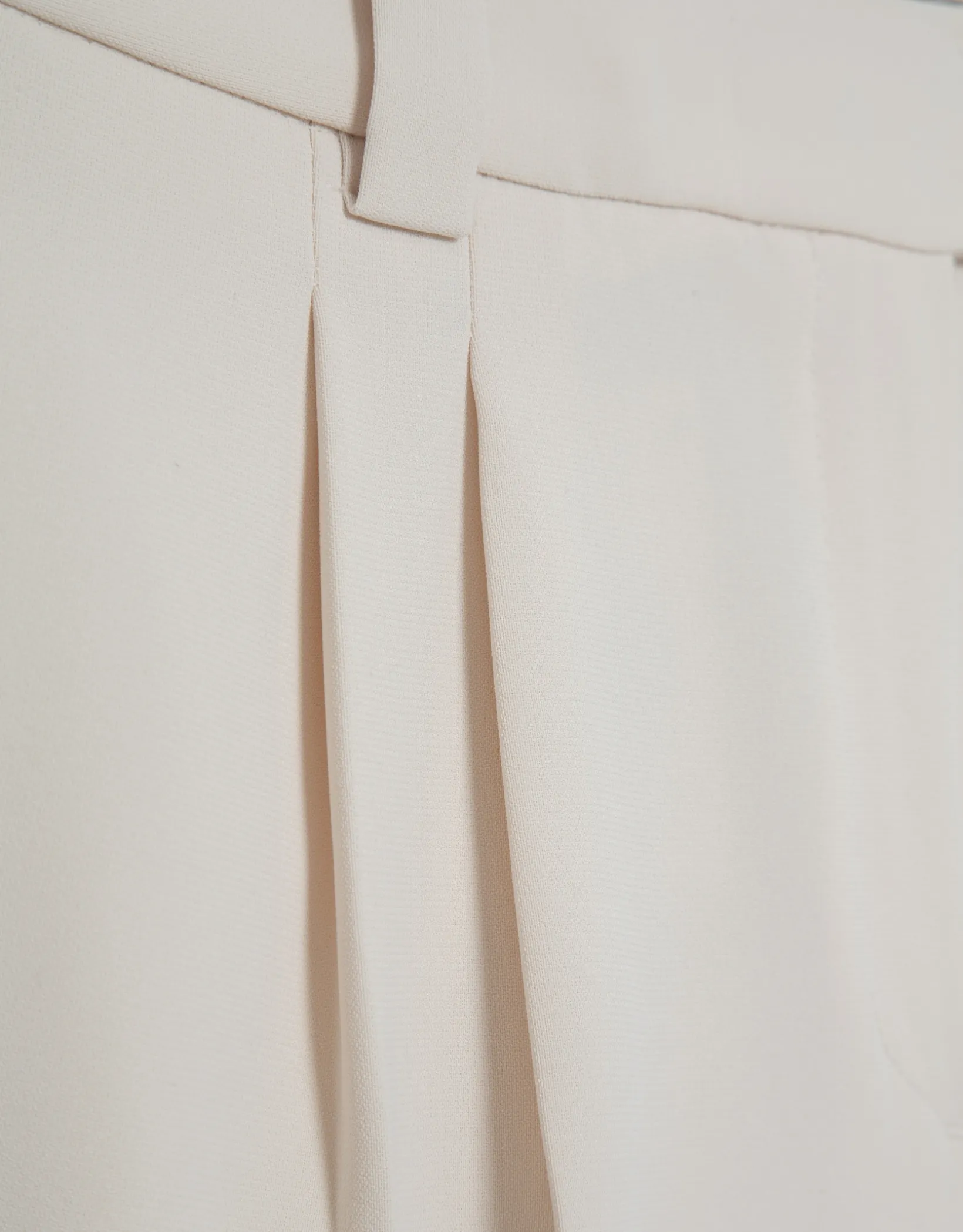 Pantalón recto pinzas crepé beige