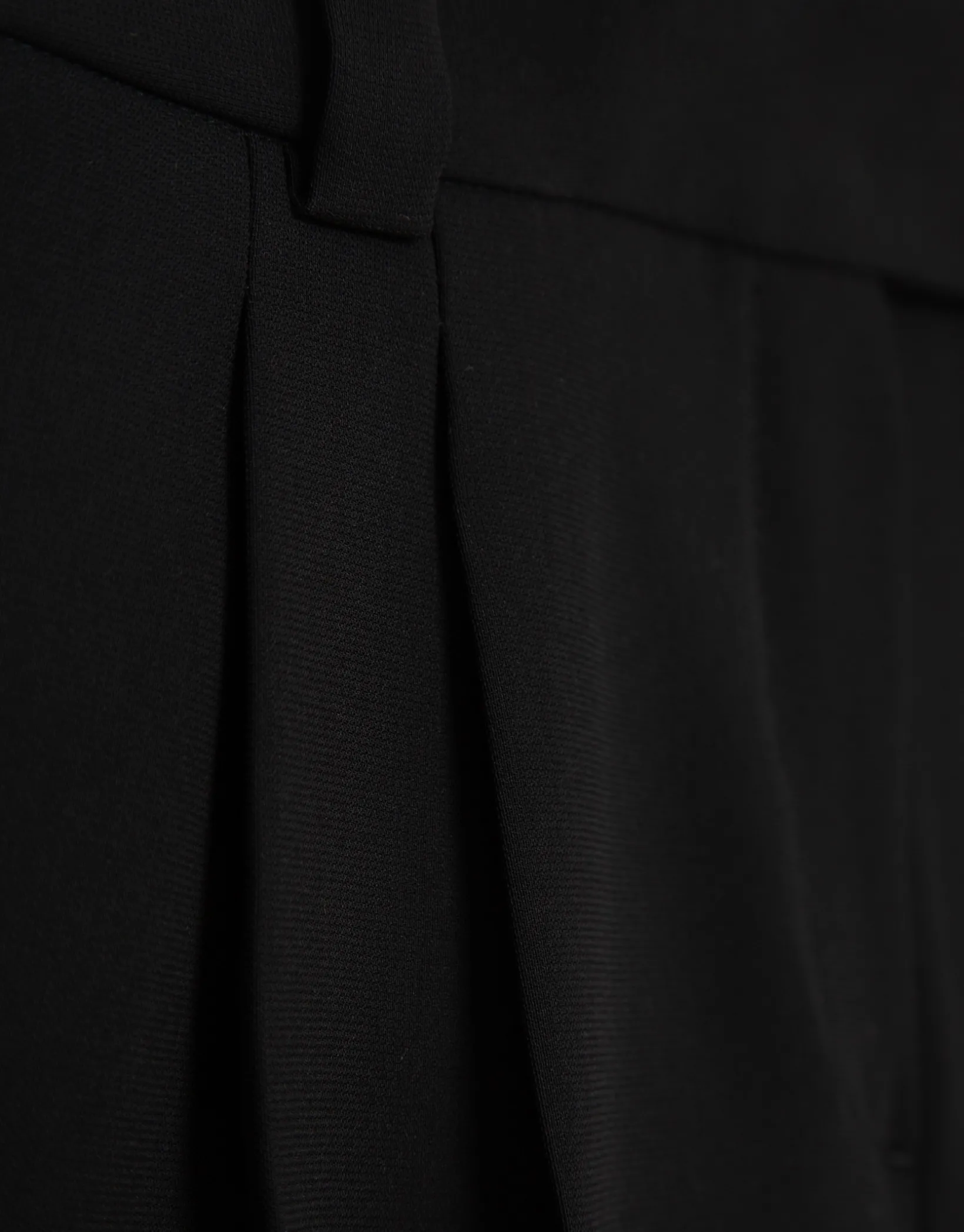 Pantalón recto pinzas crepé negro