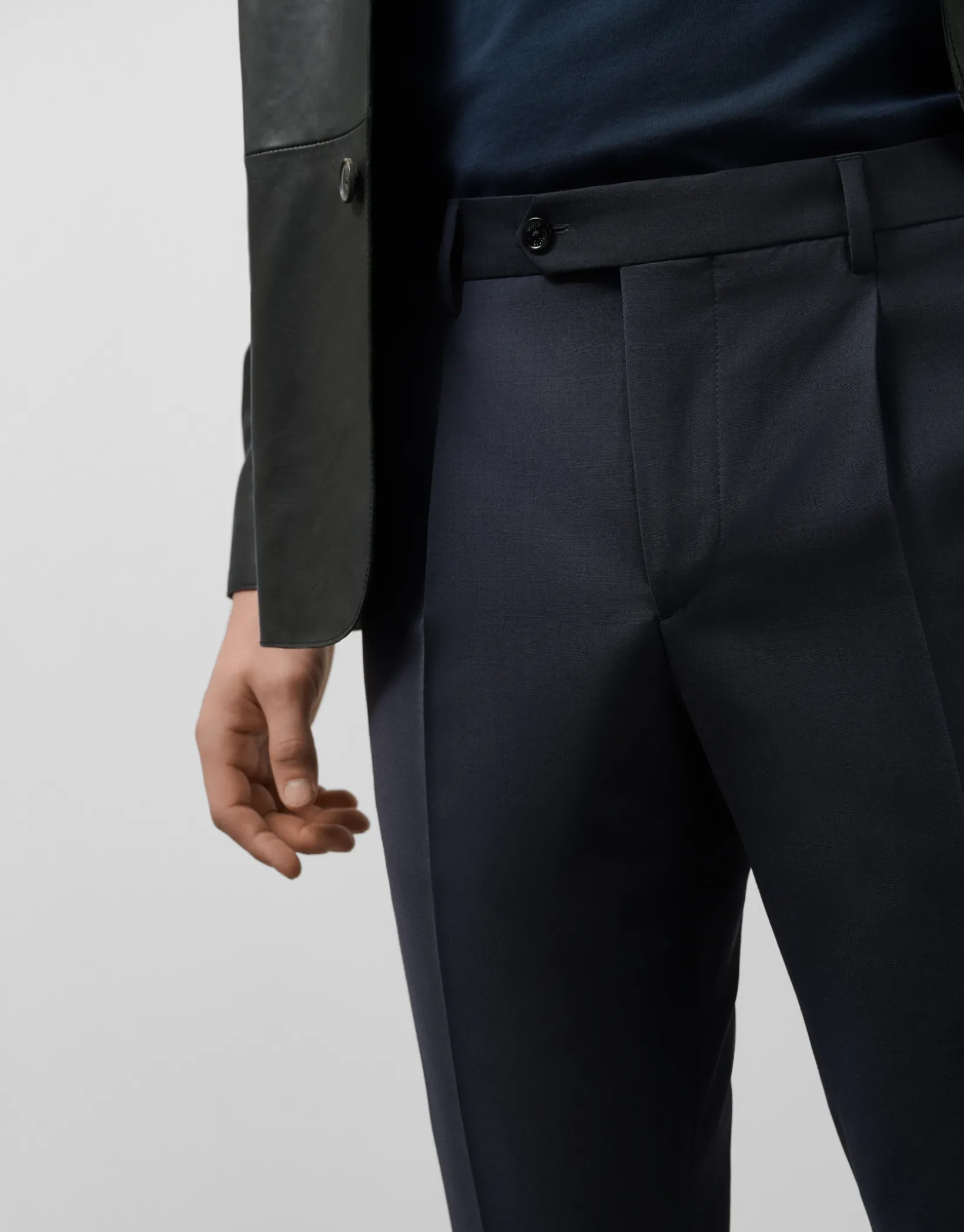 Pantalón vestir marino vuelta bajo