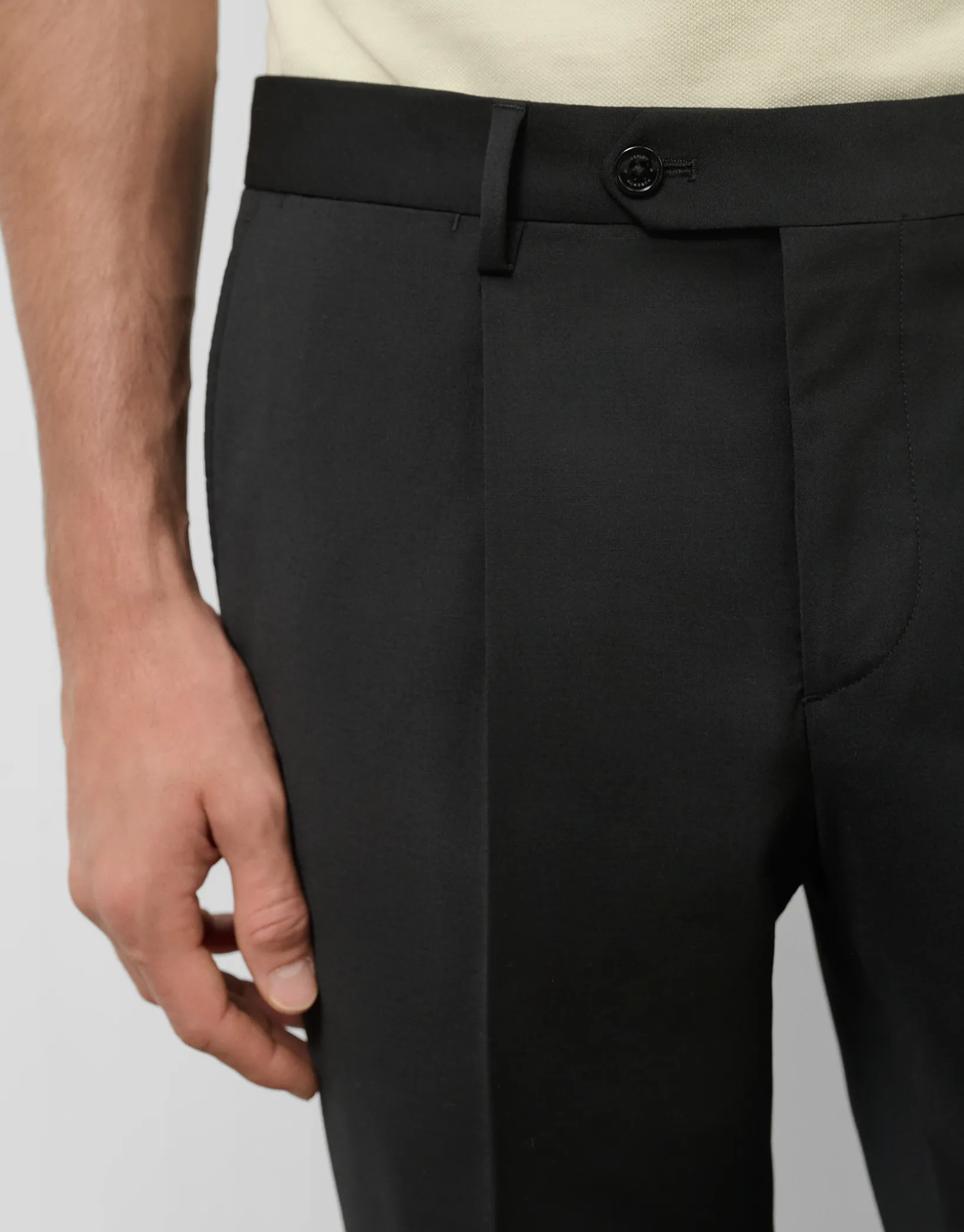 Pantalón vestir negro vuelta bajo