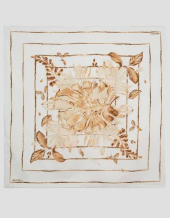 Pañuelo seda blanco líneas y flor cámel