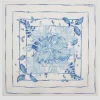 Pañuelo seda blanco líneas y flor azul