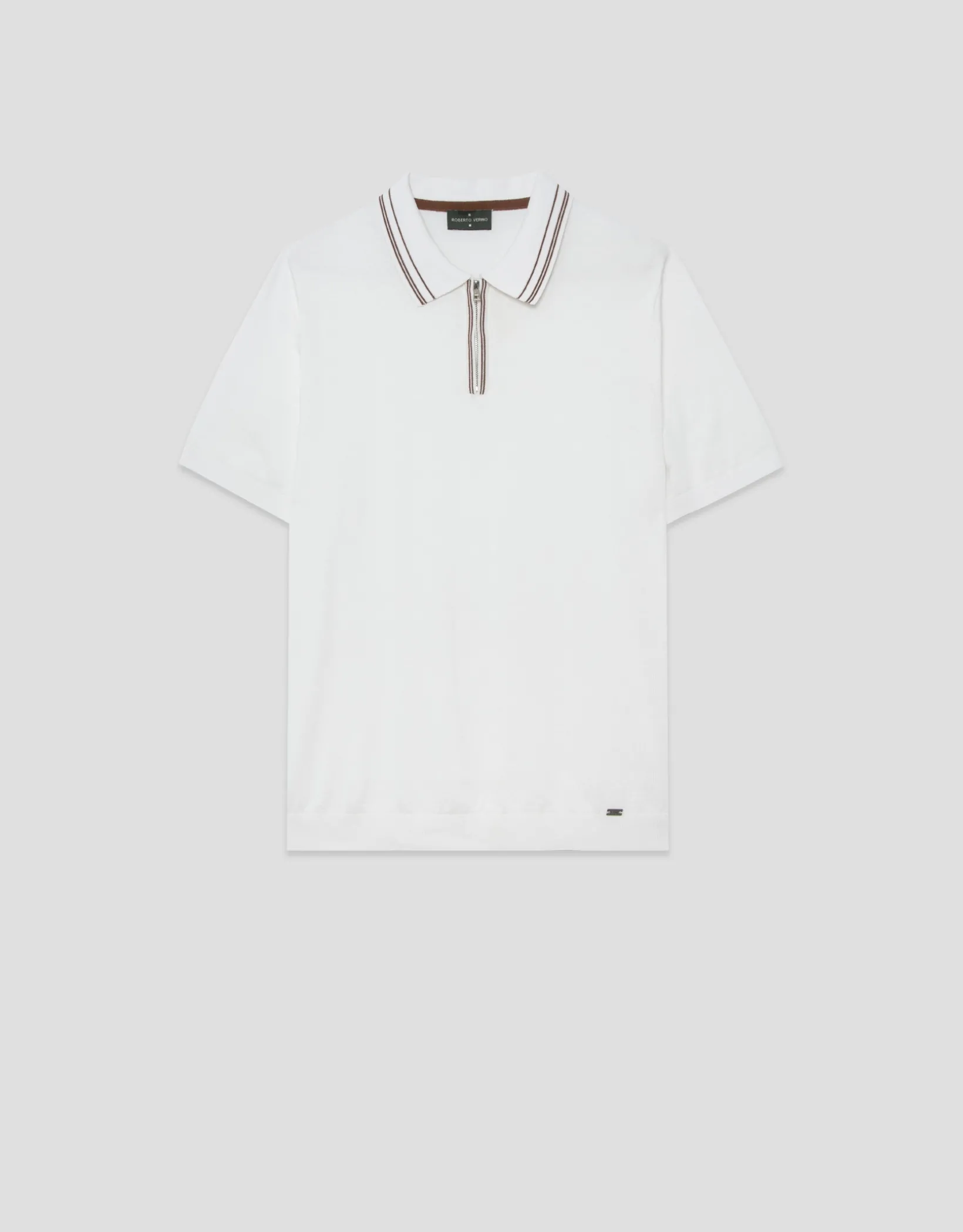 Polo tricotado blanco con rayas en cuello y puños