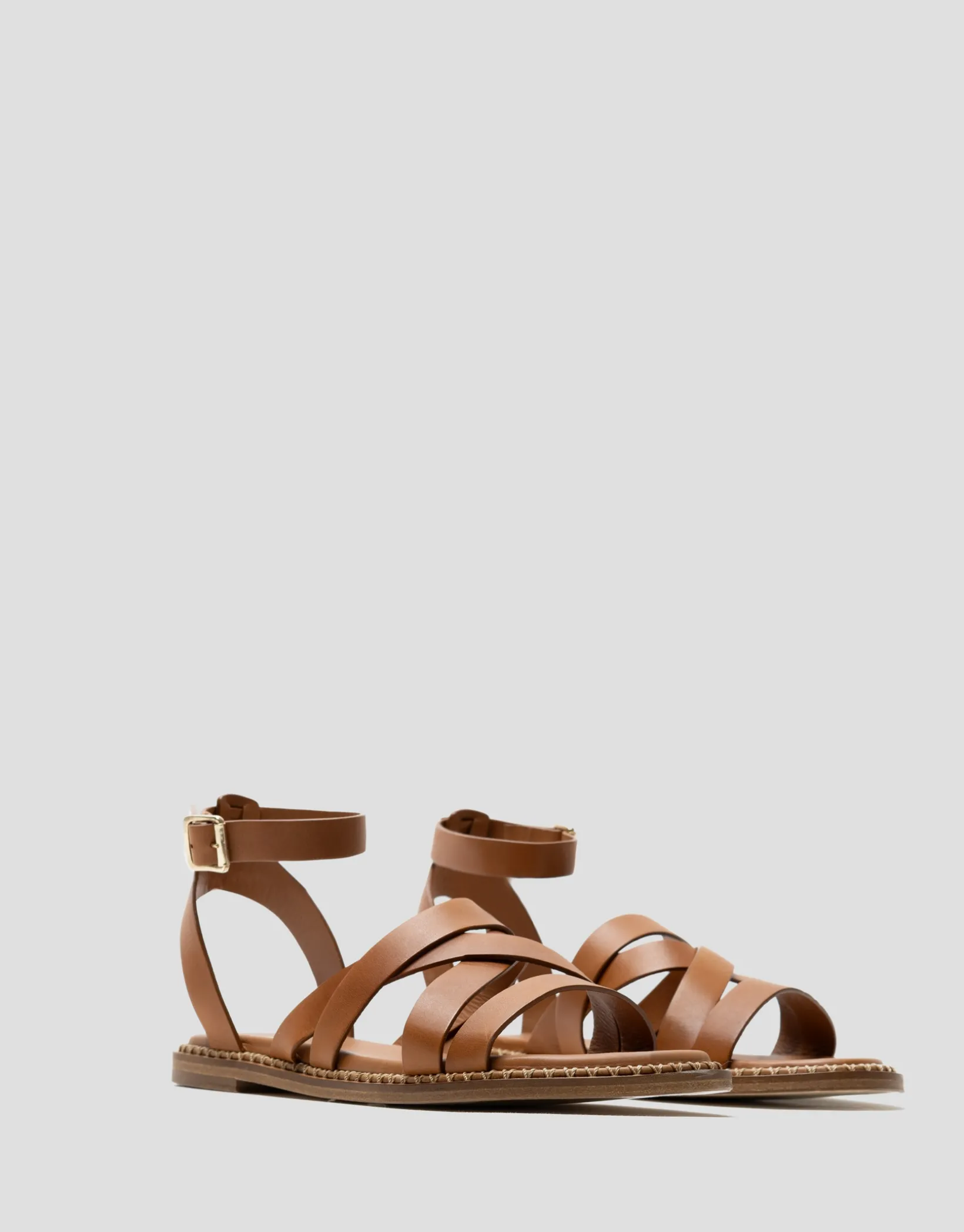 Sandalia plana Greek piel marrón