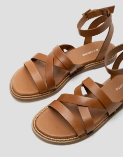 Sandalia plana Greek piel marrón