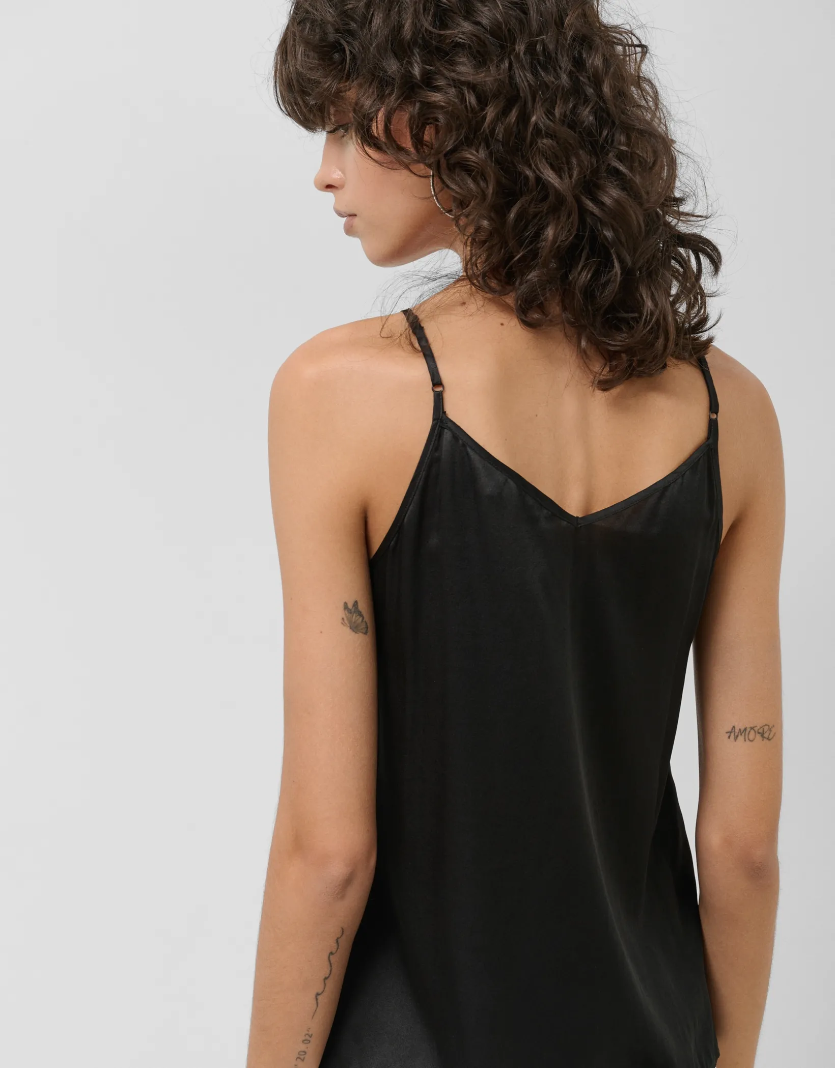 Top lencero satén negro con puntilla