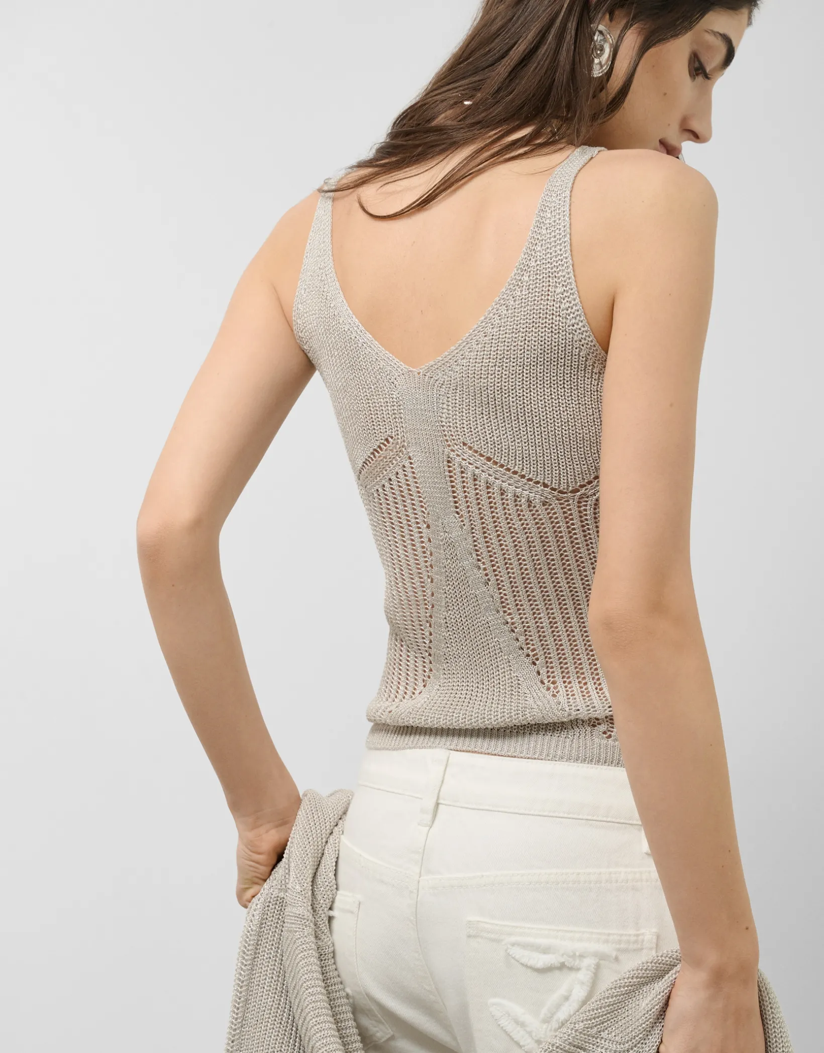 Top sisas punto calado con lúrex beige