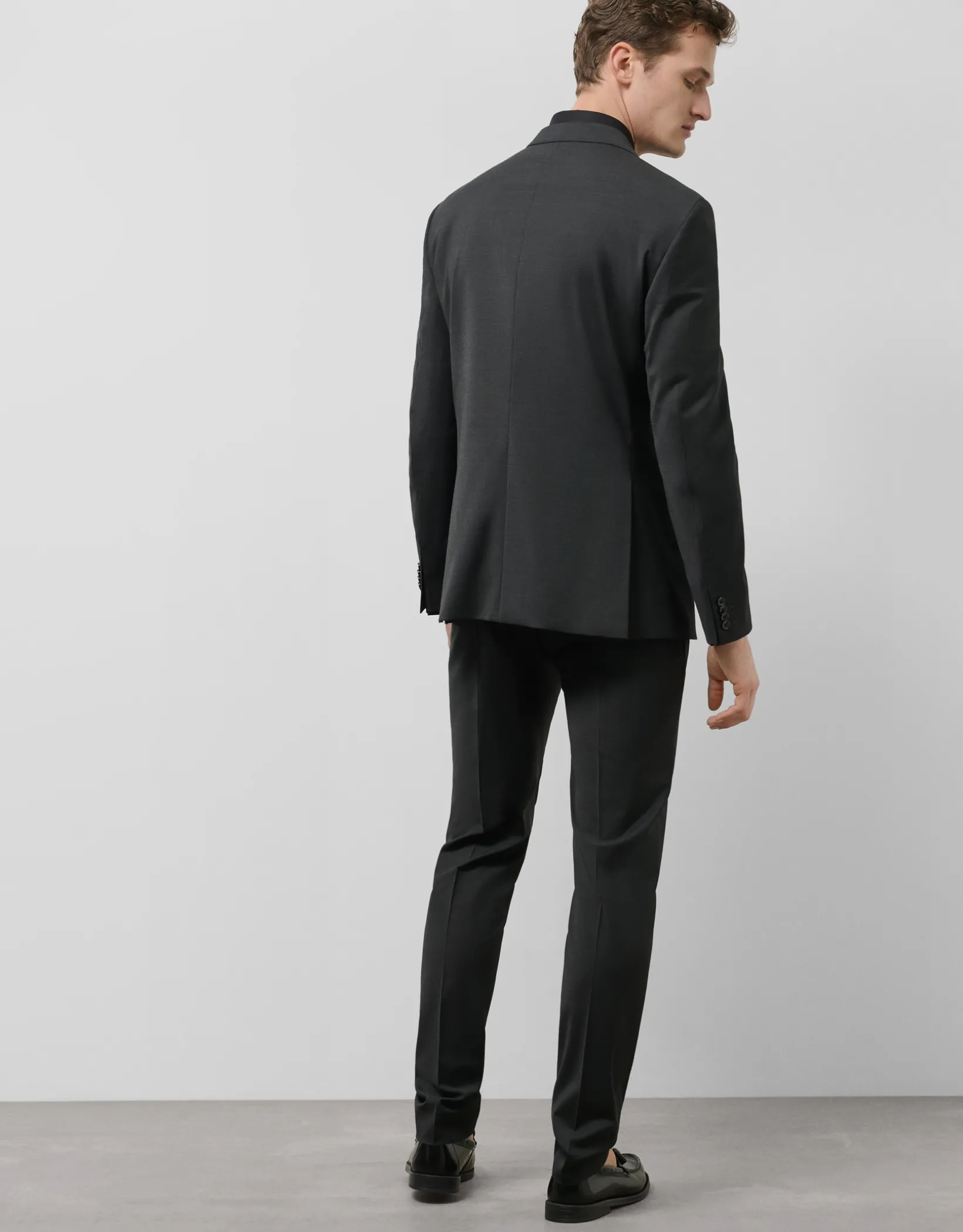 Traje half canvas slim fit liso gris oscuro