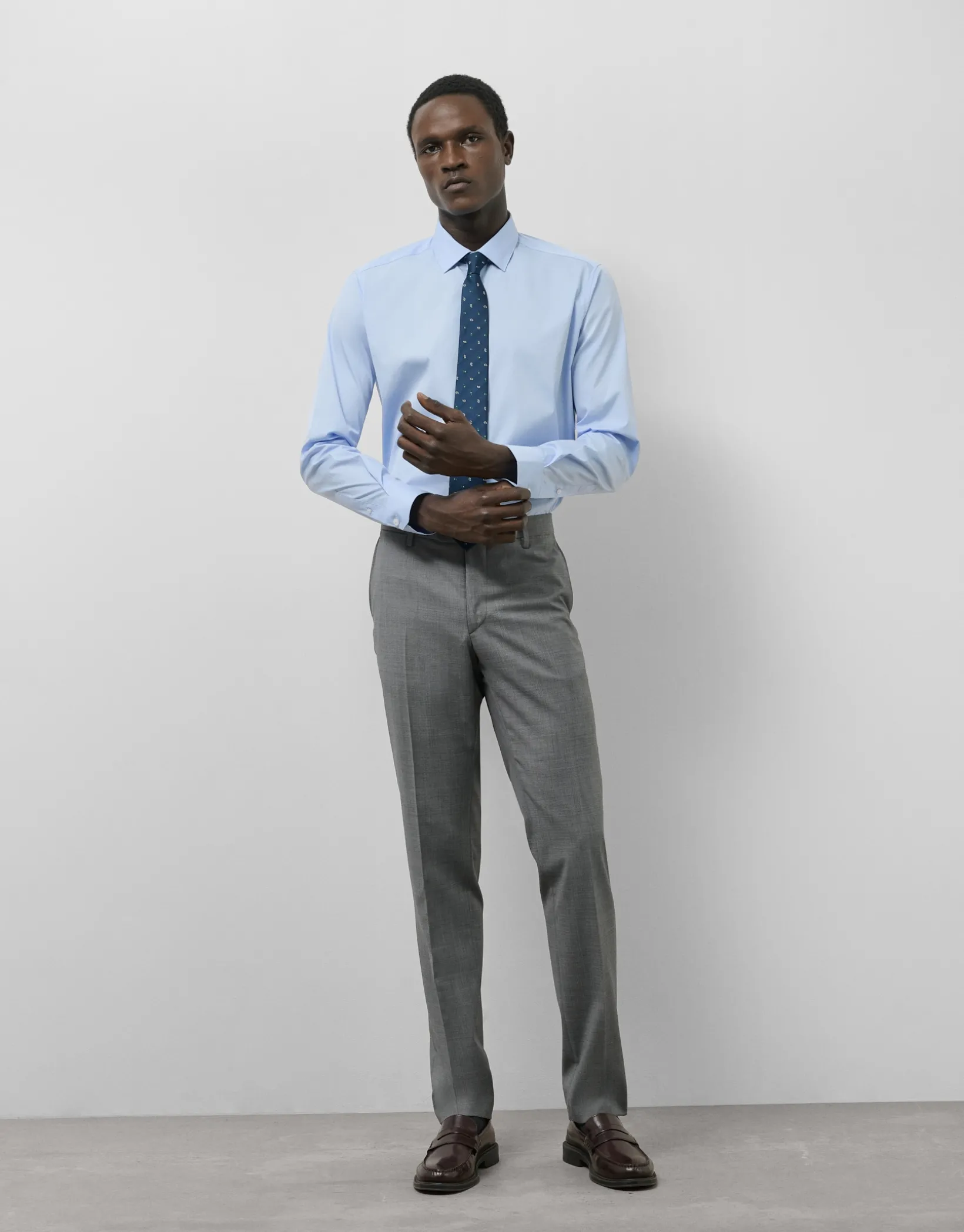 Traje half canvas slim fit falso liso gris oscuro