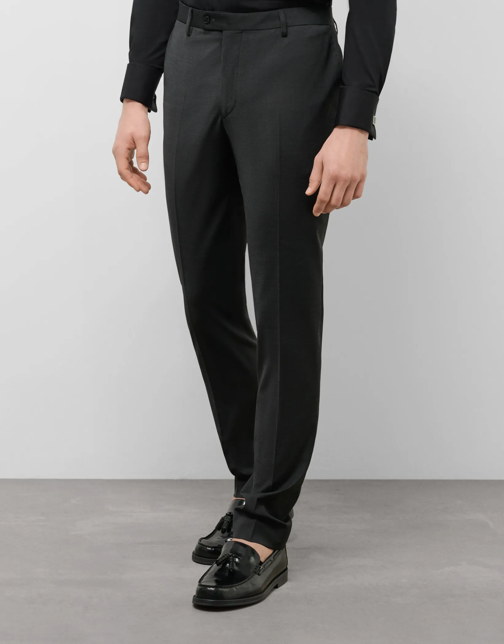 Traje half canvas slim fit liso gris oscuro