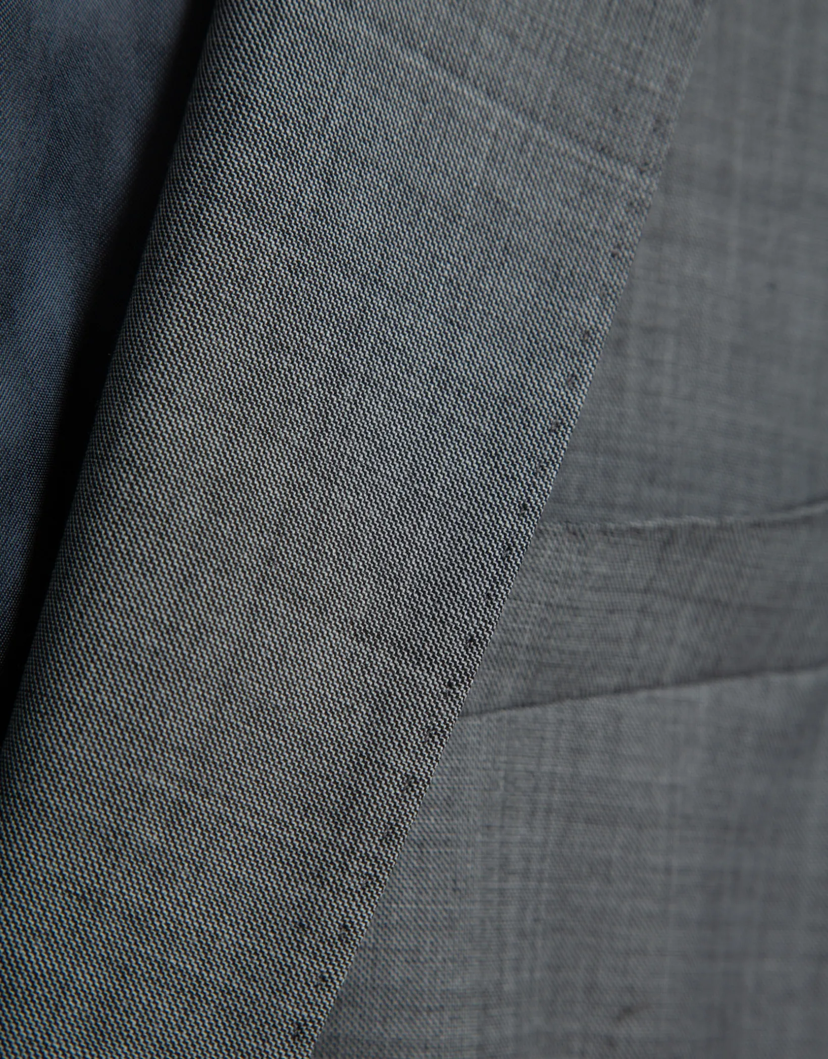 Traje half canvas slim fit falso liso gris oscuro
