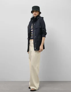 Trench con capucha y cintura ceñida azul marino