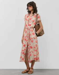 Vestido camisero en gasa estampado vegetal floral tonos coral y rojo