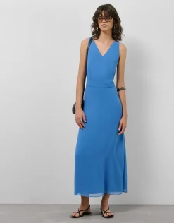 Vestido largo escote halter anudado en crepe georgette azul