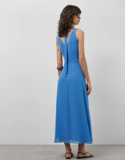 Vestido largo escote halter anudado en crepe georgette azul