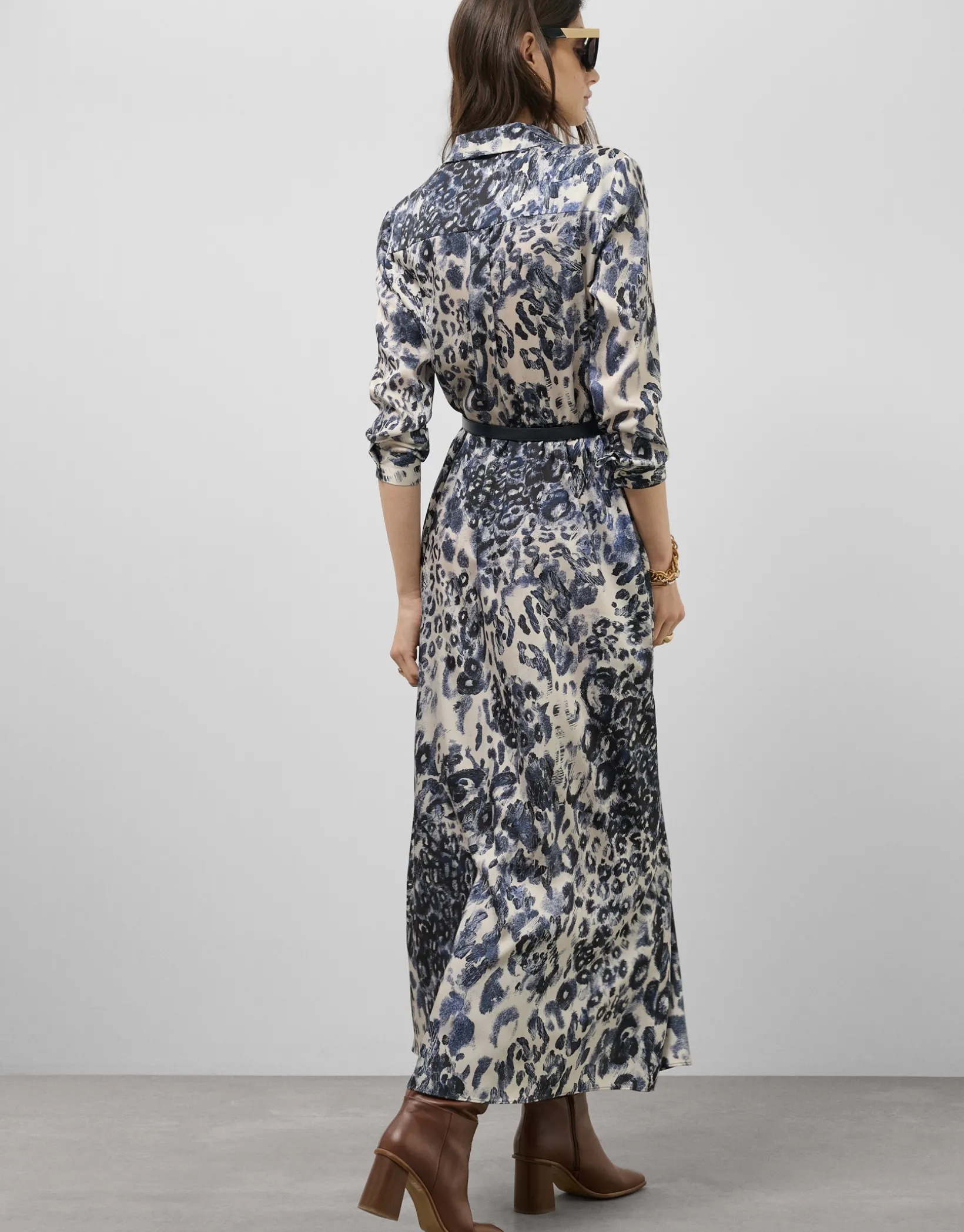 Vestido midi camisero manga larga animal print azul marino