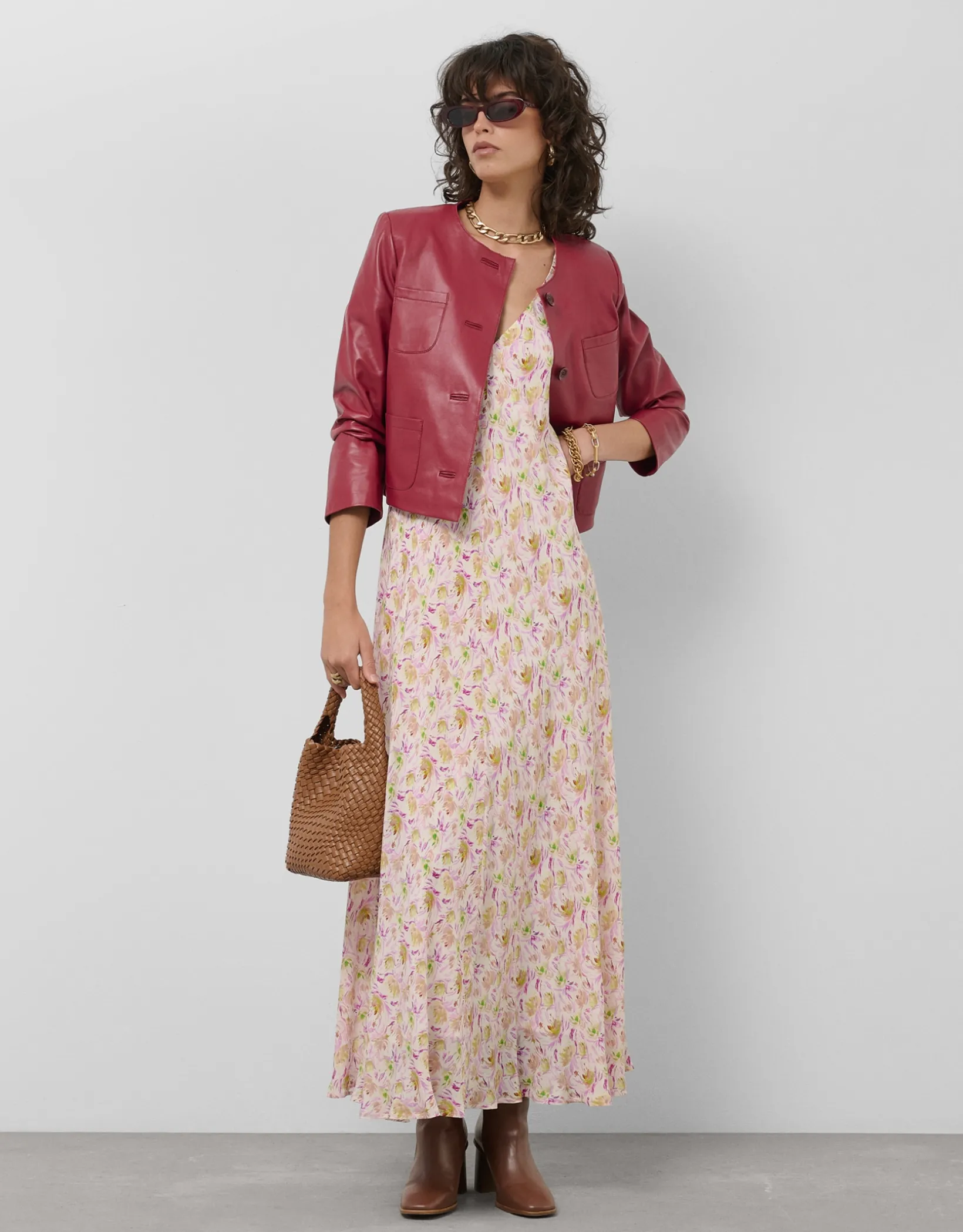 Vestido midi de tirante fruncido estampado floral rosa