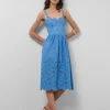 Vestido midi tirantes bordado suizo azul