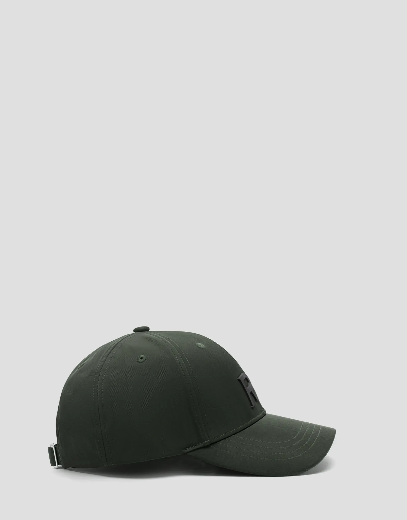 Visera nailon verde grisáceo con logo en relieve