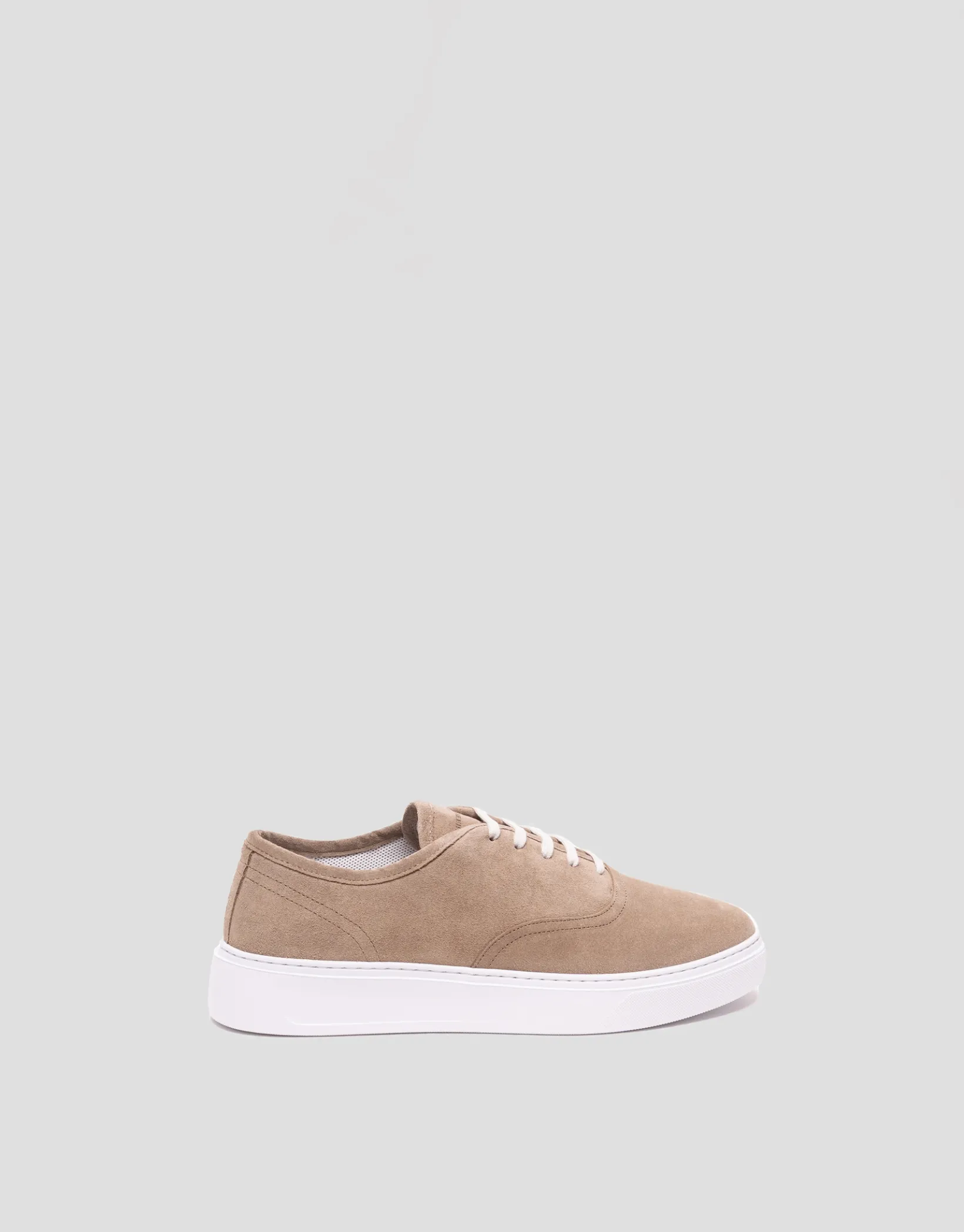 Zapatilla deportiva serraje visón
