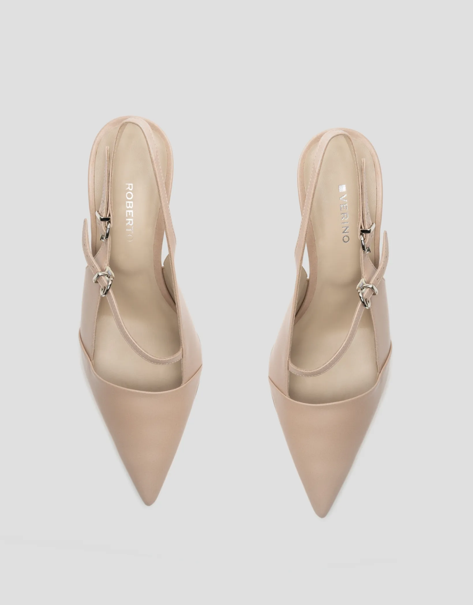 Zapato salón destalonado piel beige con pulsera