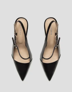 Zapato salón destalonado piel negra con pulsera