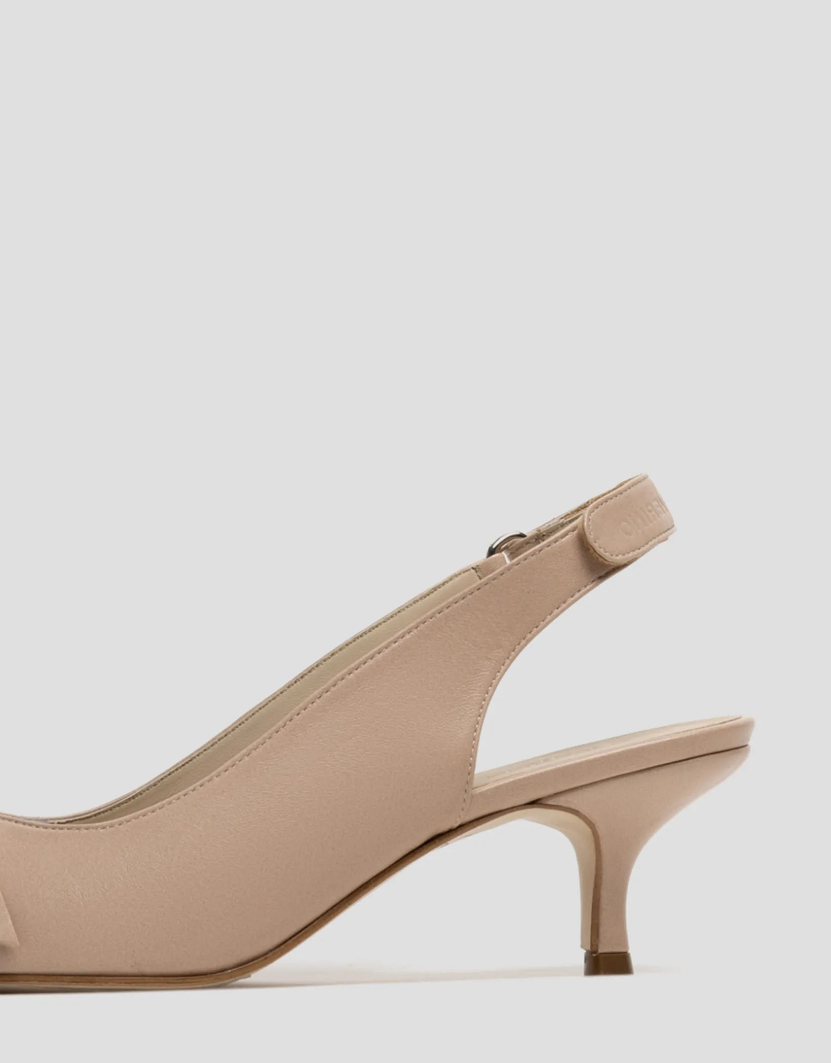 Zapato salón destalonado piel beige con lazo
